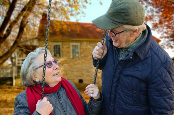 Trei pensionari, printre care și Bulă, merg la nutriționist:  – Ce pensie aveți?