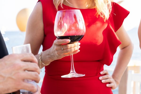 Bancuri cu francezi: Ce vă place mai mult vinul sau femeile?