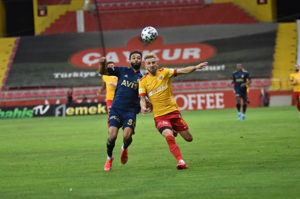 Echipa ideală de fotbal cu moldoveni în atac