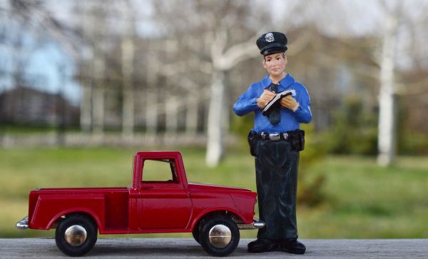 Polițistul îl prinde pe Bulă beat: Luați mâinile de pe volan!