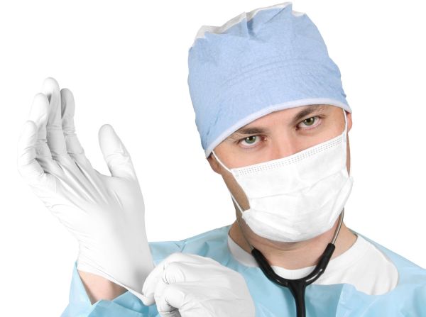 În sala de operație, chirurgul îi spune asistentului: – Fă o anestezie. – De-a noastră sau de import?