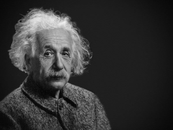 10 bancuri cu celebrități: Einstein îi cere chelnerului să îi citească meniul