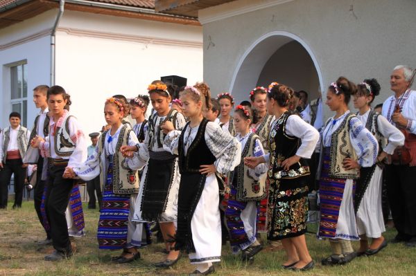 7 ghicitori despre România pentru cei mici: Este mândră ţara mea/ Şi se cheamă…