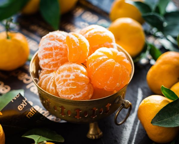 Bulă, la piață: Un kilogram de portocale. Dar fiecare împachetată separat