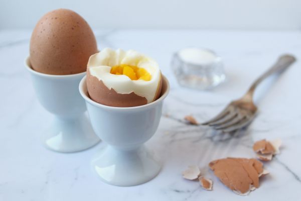 Bulă către Bubulina: -De ce ouăle astea sunt așa tari? Cât le-ai fiert?