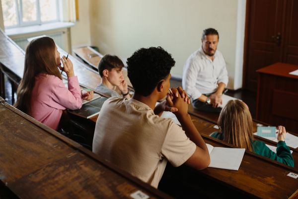 La ora de religie, părintele profesor îl întreabă pe Bulă: