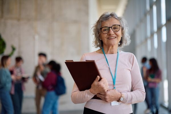 O bunicuță intră la facultate