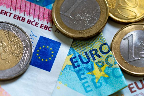 - Am furat 500 de euro din sacoul tău
