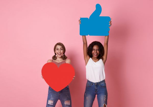 Bulă agață o femeie pe Facebook:  – Eu sunt din București.
