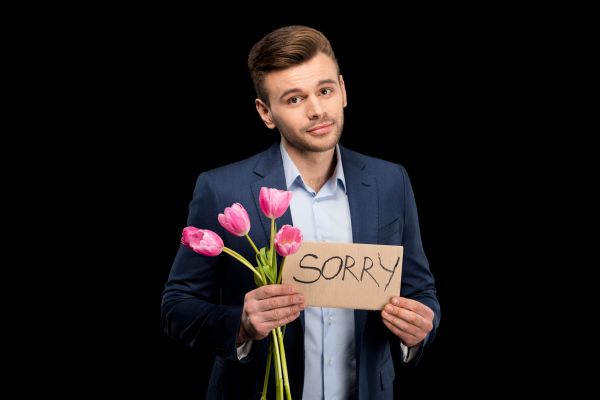 – Tată, vreau să mă însor! – Mai întâi cere-ți scuze! – Dar de ce?