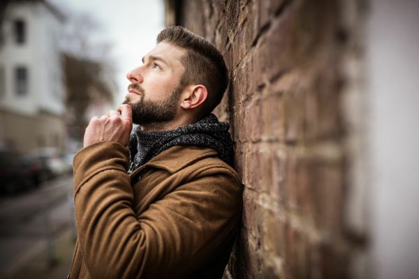 – Bulă, ia zi, de ce ești așa îngândurat.