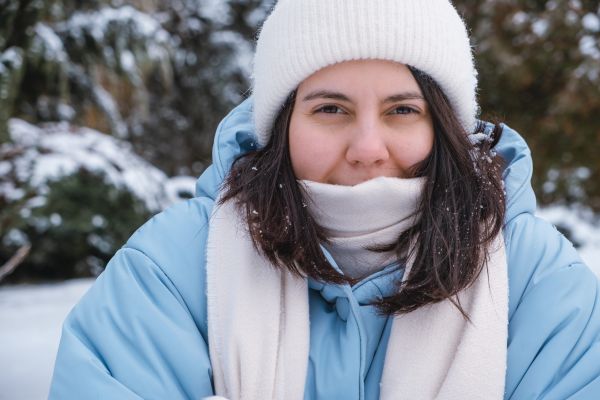 – Îmi cer scuze că vă deranjez, însă îmi e foarte frig