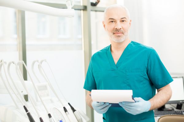 Bulă ajunge la doctor cu urechile arse