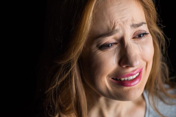 Două neveste discutau despre soți, iar una dintre ele începe să se plângă