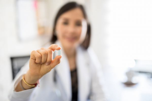 – Bulă, soluția e simplă. Ia medicamentul acesta