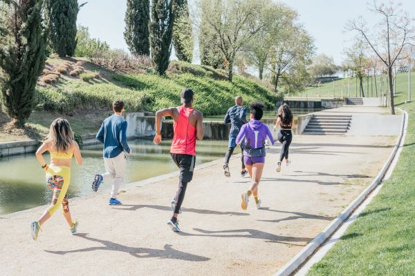 - Aleargă și tu 5 km dimineața și 5 km seara, timp de o lună