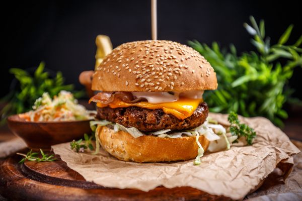 Bulă găseşte o super ofertă la burger!