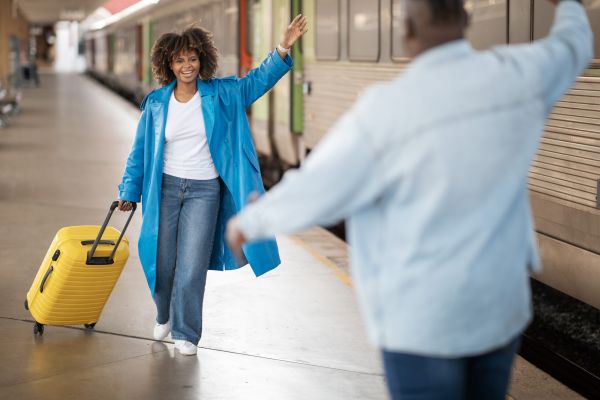 Alinuța și Bulă se întâlnesc în tren