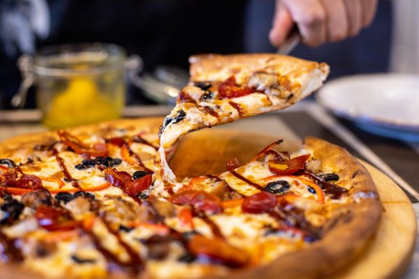 Bulă: – Bună ziua, am comandat o pizza la domiciliu