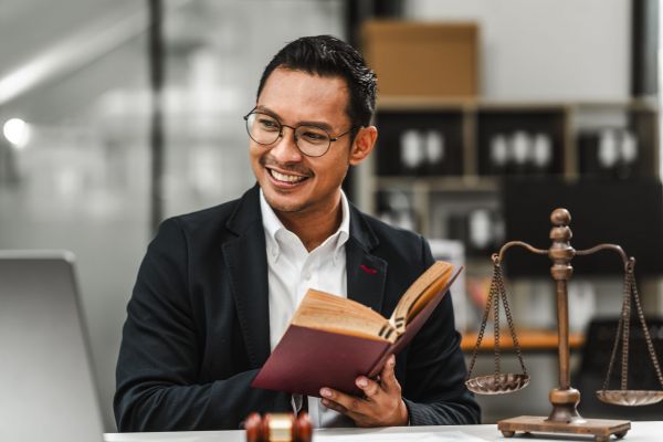 Un client se întâlnește cu un avocat și îi face o propunere