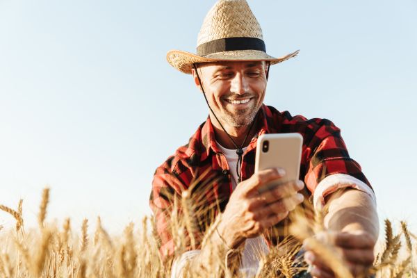 La birt, Gogu ține telefonul la ureche