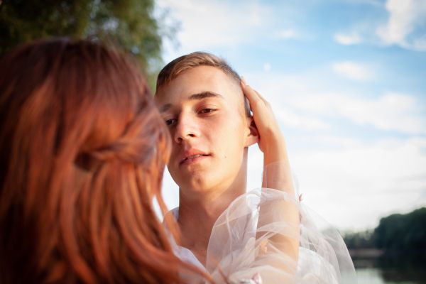 Bulă: –  Nu-ți mai ascunde amantul în cămară!