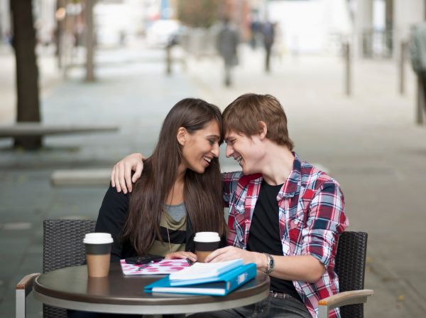 Un student merge la o întâlnire pe nevăzute