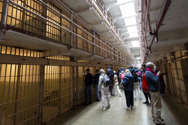 După 8 ore, un evadat se întoarce la pușcărie