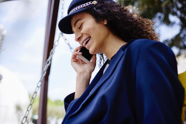 – Ionuţe, treci diseară pe la mine?