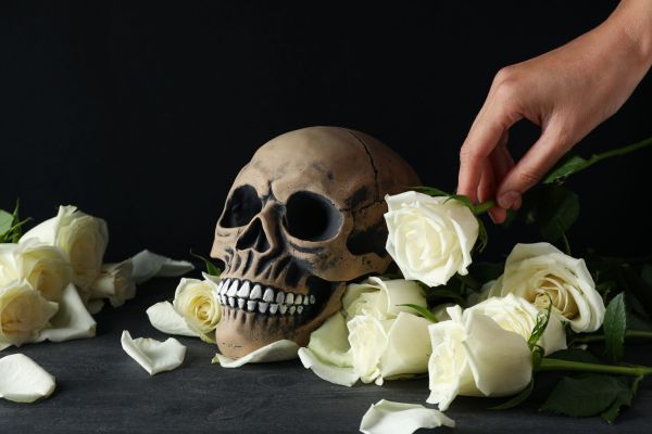 – De la ce ai murit?  – De răceală. Tu?