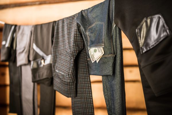 Cum își sortează bărbații rufele