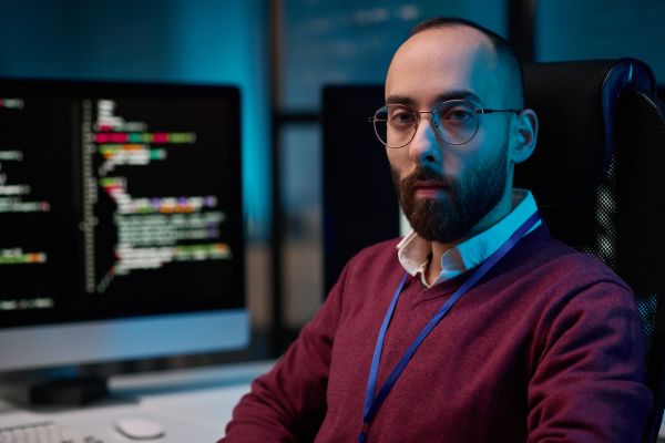 Bulă merge la un interviu pentru un job la o firmă IT