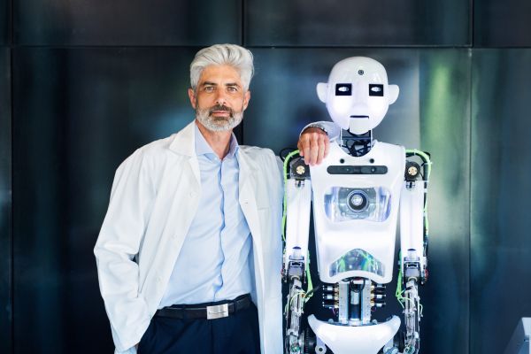 Un robot merge la doctor