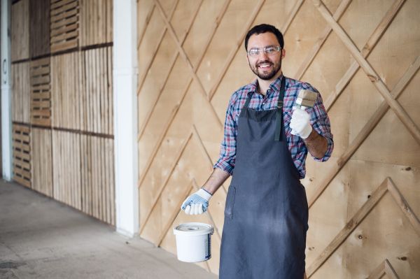 – Alo, dragă, în ce stadiu au ajuns zugravii?