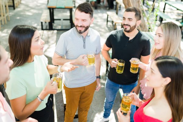 BULĂ: - Iubito, după serviciu ies în oraș cu băieții