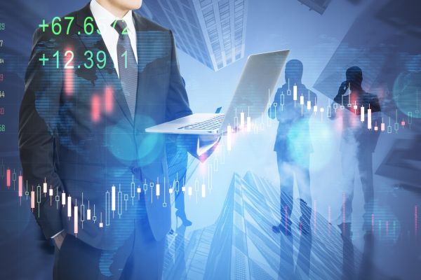 – Dragă, am pierdut toți banii la bursă!