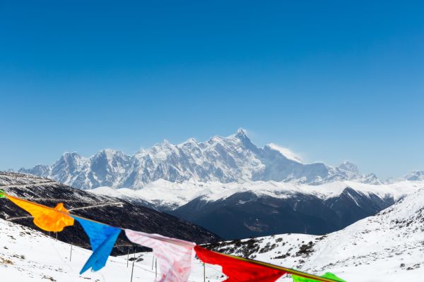  Doi alpinişti cad în prăpastie