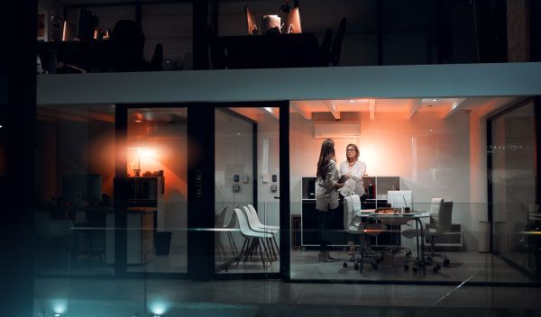 - De ce n-ai venit azi-noapte acasă?!