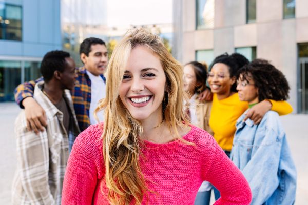 Un tată încearcă să-și mărite fata