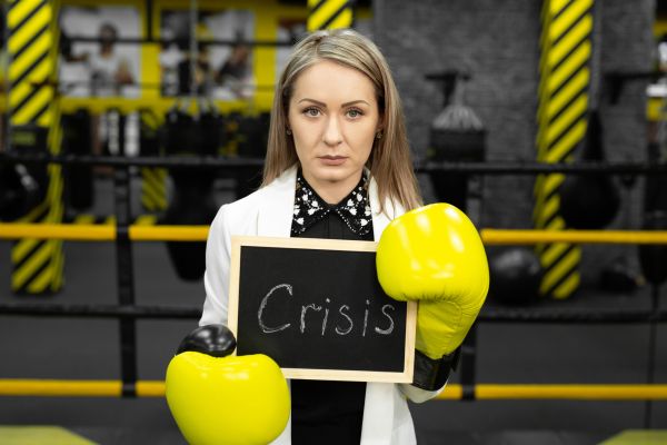 Pesimistul spune: – Mai rău de atât nu se poate…