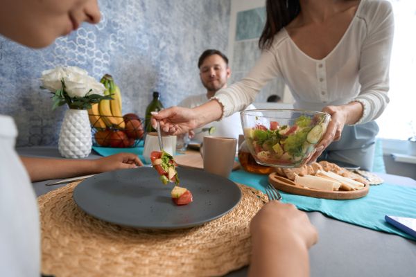 Ion și Maria stau la masă: - Mărie, dacă mor...