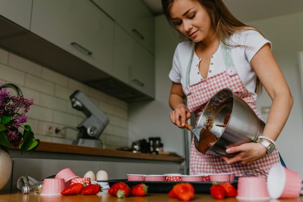 - Femeia ideală trebuie să stie să gătească, să calce și să spele