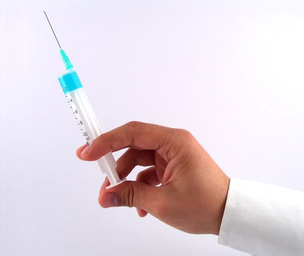 Un manager de spital este luat la întrebări despre dotările din unitatea medicală