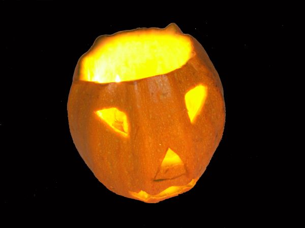 Diavolu către femeie: - Vin după tineeee.