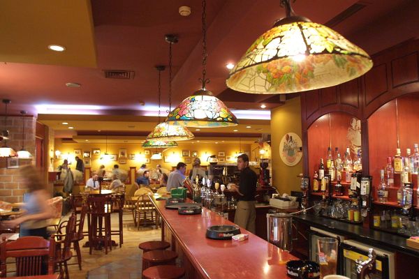 – Bulă, iar te duci la cârciumă?