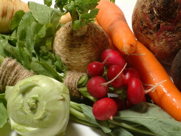 La piață... - Doi morcovi, vă rog frumos...