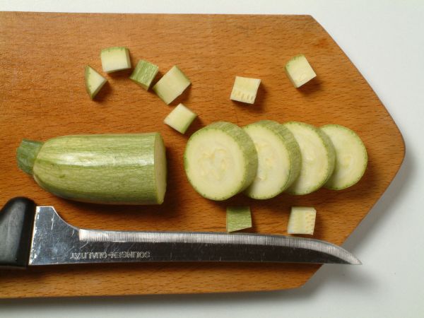 - Mă duc să fac o ciorbă, îți dau mesaj după