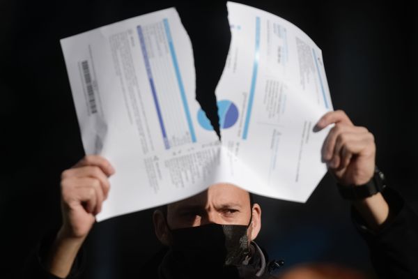 Bulă: - A venit factura la curent