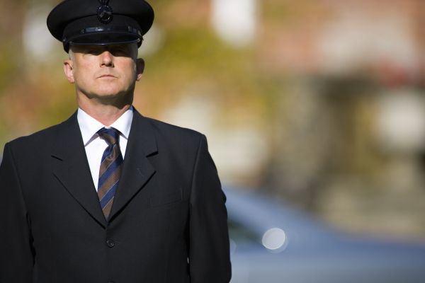 Un tip merge la interviu pentru un post de paznic