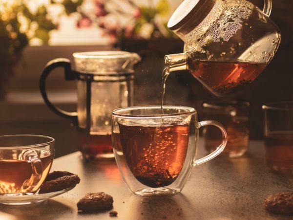 Ospătarul: – Ceai sau cafea?